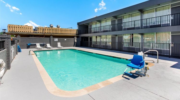 Econo Lodge Gallatin Pool