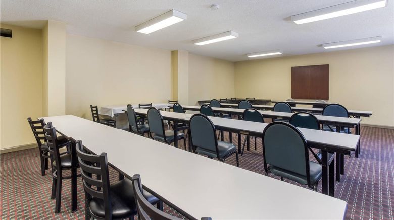 <b>Econo Lodge Gallatin Meeting</b>. Images powered by <a href="https://iceportal.shijigroup.com/" title="IcePortal" target="_blank">IcePortal</a>.