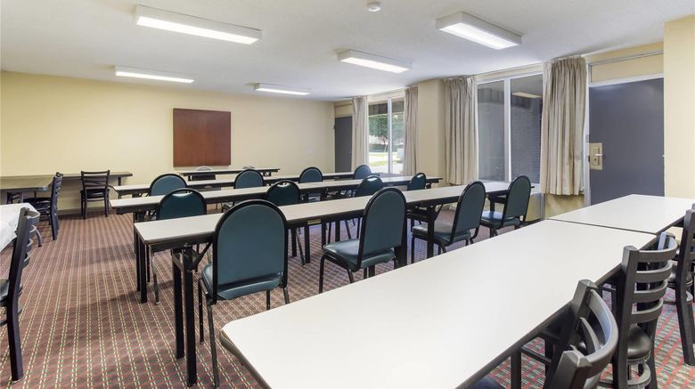 <b>Econo Lodge Gallatin Meeting</b>. Images powered by <a href="https://iceportal.shijigroup.com/" title="IcePortal" target="_blank">IcePortal</a>.