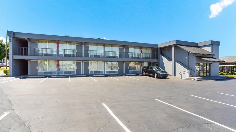 <b>Econo Lodge Gallatin Exterior</b>. Images powered by <a href="https://iceportal.shijigroup.com/" title="IcePortal" target="_blank">IcePortal</a>.