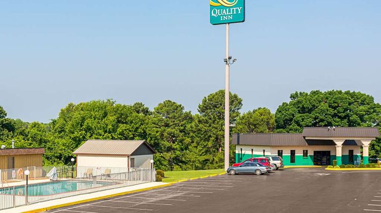 Quality Inn Hurricane Mills TN Exterior