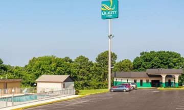 Quality Inn Hurricane Mills TN