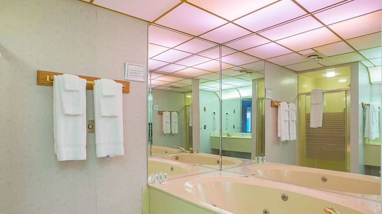 <b>Quality Inn Hurricane Mills TN Suite</b>. Images powered by <a href="https://iceportal.shijigroup.com/" title="IcePortal" target="_blank">IcePortal</a>.