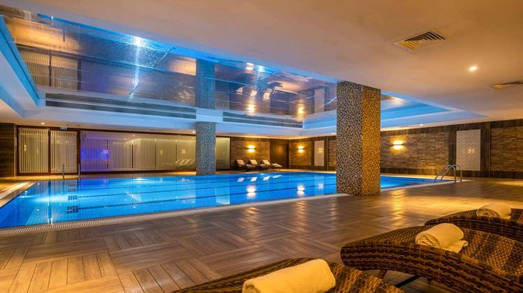 Clarion Hotel Istanbul Mahmutbey Pool