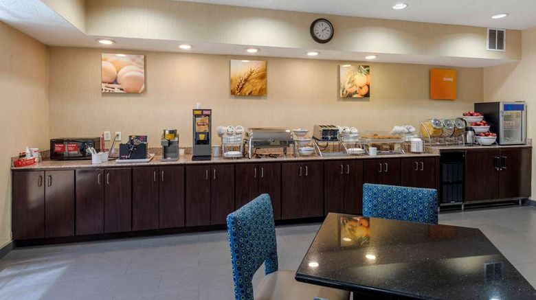 <b>Comfort Suites DFW Airport Restaurant</b>. Images powered by <a href="https://iceportal.shijigroup.com/" title="IcePortal" target="_blank">IcePortal</a>.