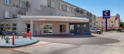 Comfort Suites DFW Airport Exterior