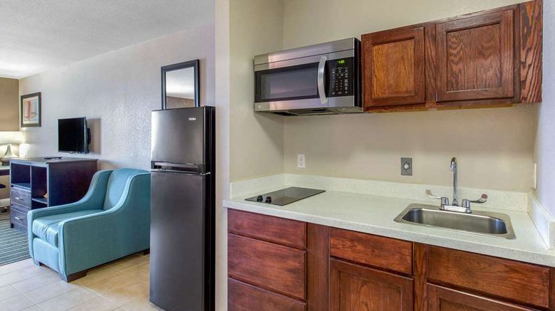 <b>Quality Inn & Suites Port Arthur Suite</b>. Images powered by <a href="https://iceportal.shijigroup.com/" title="IcePortal" target="_blank">IcePortal</a>.