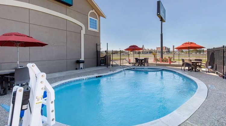 Quality Inn & Suites Port Arthur Pool