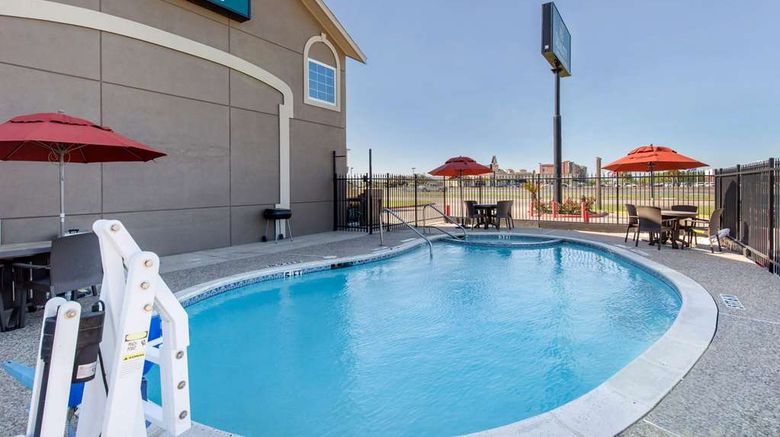 <b>Quality Inn & Suites Port Arthur Pool</b>. Images powered by <a href="https://iceportal.shijigroup.com/" title="IcePortal" target="_blank">IcePortal</a>.