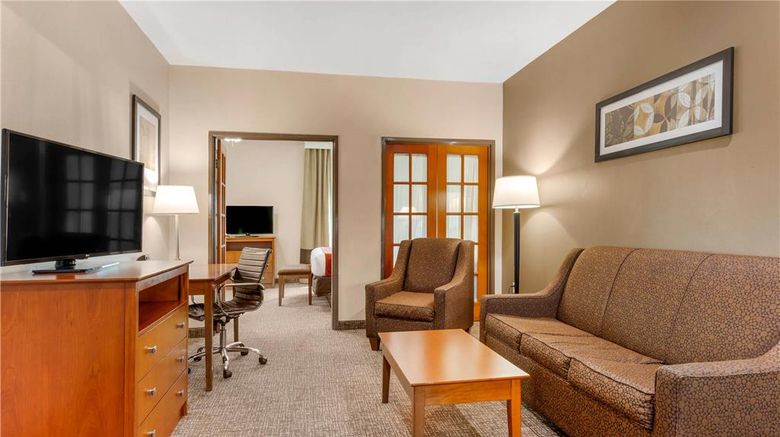 <b>Comfort Suites Park Central Suite</b>. Images powered by <a href="https://iceportal.shijigroup.com/" title="IcePortal" target="_blank">IcePortal</a>.