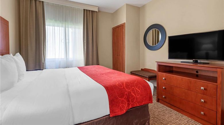 <b>Comfort Suites Park Central Suite</b>. Images powered by <a href="https://iceportal.shijigroup.com/" title="IcePortal" target="_blank">IcePortal</a>.