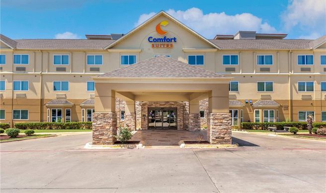Comfort Suites Park Central Exterior