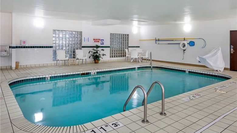 <b>Comfort Suites Park Central Pool</b>. Images powered by <a href="https://iceportal.shijigroup.com/" title="IcePortal" target="_blank">IcePortal</a>.