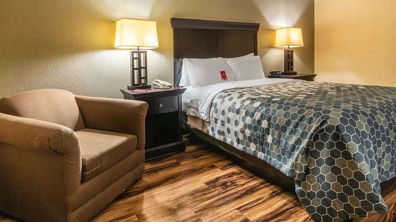 <b>Econo Lodge Hillsboro Room</b>. Images powered by <a href="https://iceportal.shijigroup.com/" title="IcePortal" target="_blank">IcePortal</a>.