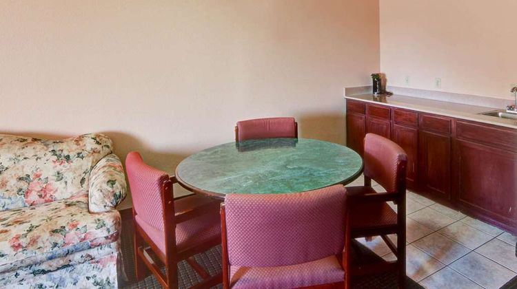 Quality Inn Forest Hill Suite