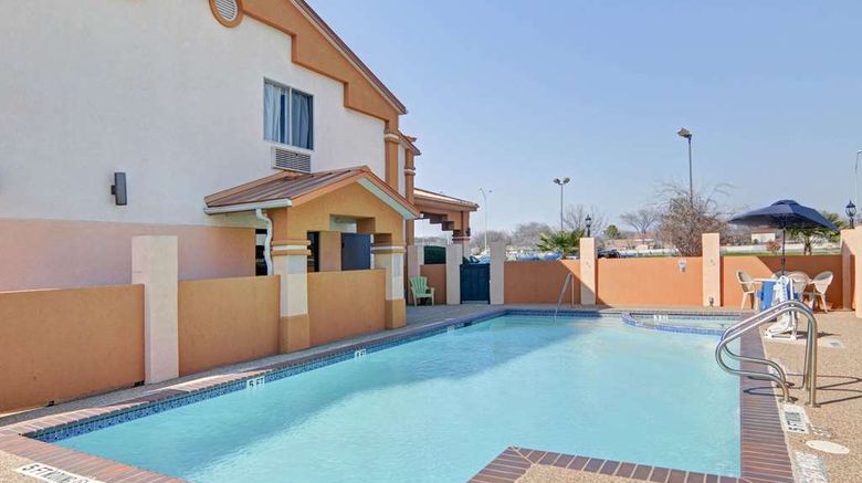 <b>Quality Inn Forest Hill Pool</b>. Images powered by <a href="https://iceportal.shijigroup.com/" title="IcePortal" target="_blank">IcePortal</a>.