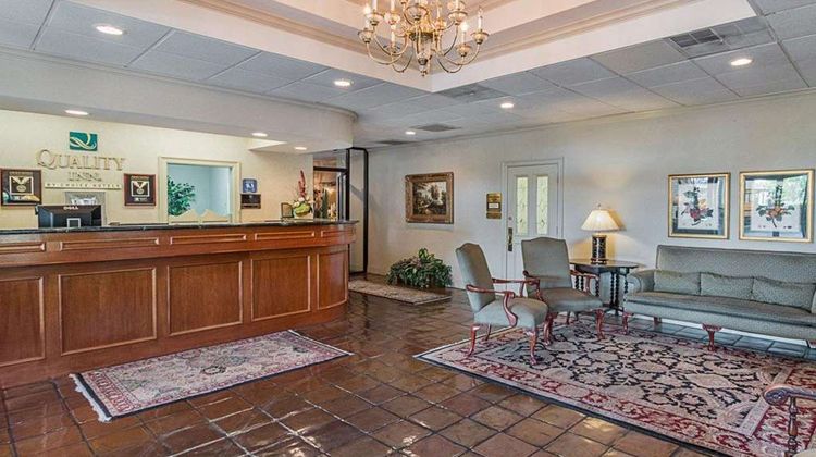 Quality Inn Ennis Lobby