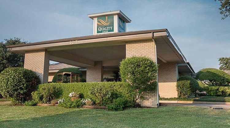 Quality Inn Ennis Exterior