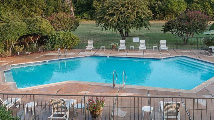 Quality Inn Ennis Pool