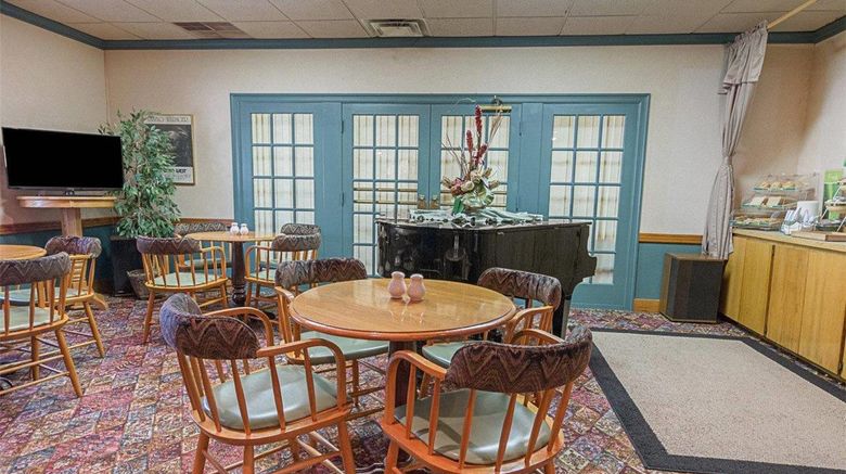 <b>Quality Inn Ennis Restaurant</b>. Images powered by <a href="https://iceportal.shijigroup.com/" title="IcePortal" target="_blank">IcePortal</a>.
