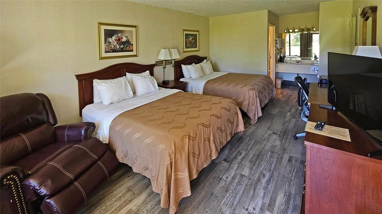 <b>Quality Inn Ennis Room</b>. Images powered by <a href="https://iceportal.shijigroup.com/" title="IcePortal" target="_blank">IcePortal</a>.