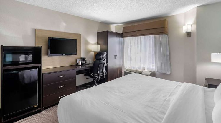 Clarion Inn & Suites DFW North Room