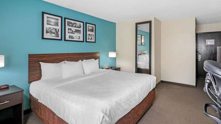 Clarion Inn & Suites DFW North Room