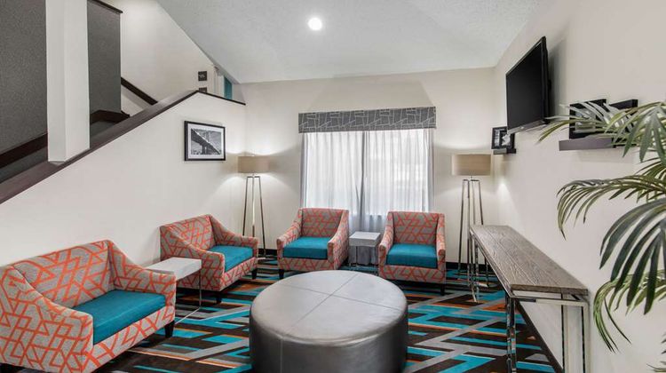 Clarion Inn & Suites DFW North Lobby