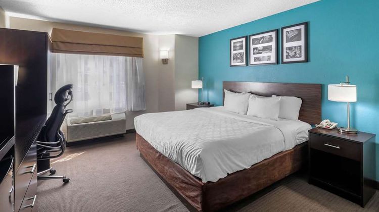 Clarion Inn & Suites DFW North Room
