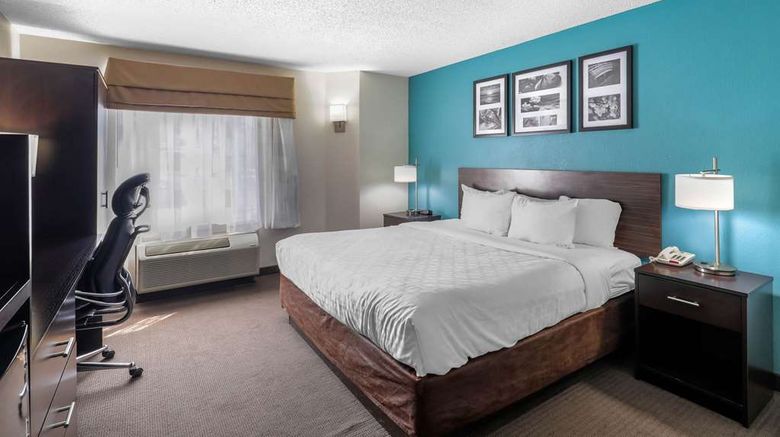 <b>Clarion Inn & Suites DFW North Room</b>. Images powered by <a href="https://iceportal.shijigroup.com/" title="IcePortal" target="_blank">IcePortal</a>.