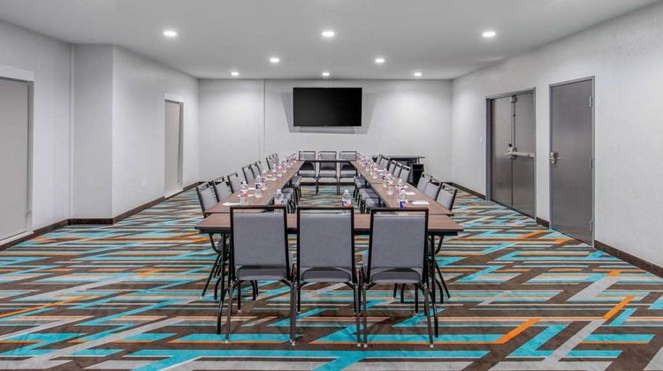 Clarion Inn & Suites DFW North Meeting
