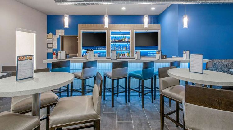 Clarion Inn & Suites DFW North Restaurant