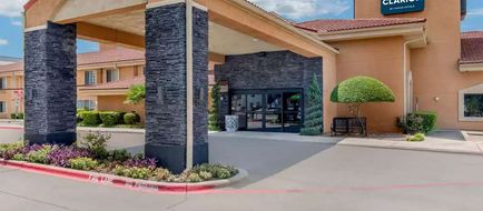 Clarion Inn & Suites DFW North Exterior