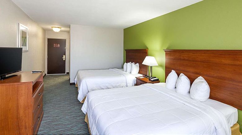 <b>Quality Inn Room</b>. Images powered by <a href="https://iceportal.shijigroup.com/" title="IcePortal" target="_blank">IcePortal</a>.