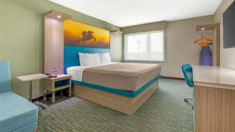 <b>Quality Inn Room</b>. Images powered by <a href="https://iceportal.shijigroup.com/" title="IcePortal" target="_blank">IcePortal</a>.