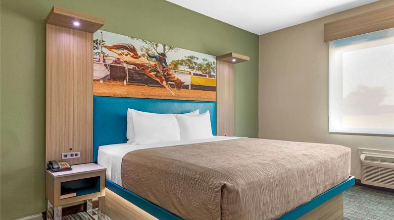 <b>Quality Inn Suite</b>. Images powered by <a href="https://iceportal.shijigroup.com/" title="IcePortal" target="_blank">IcePortal</a>.