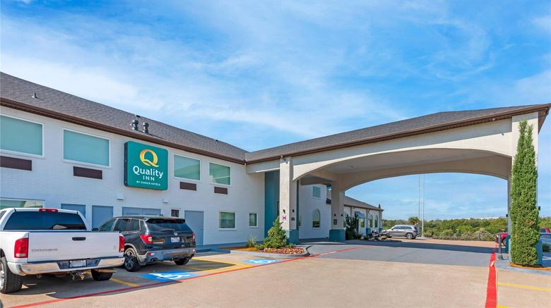 <b>Quality Inn Exterior</b>. Images powered by <a href="https://iceportal.shijigroup.com/" title="IcePortal" target="_blank">IcePortal</a>.