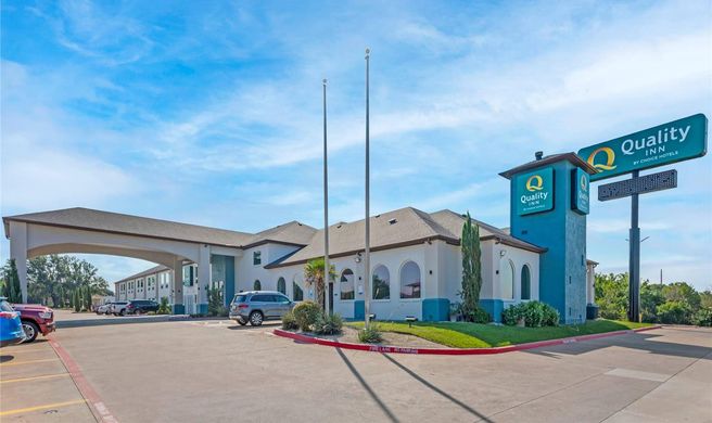 Quality Inn Exterior