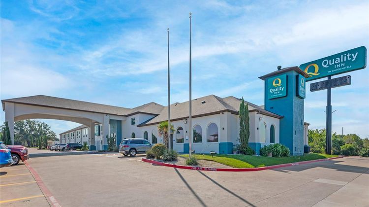 Quality Inn Exterior