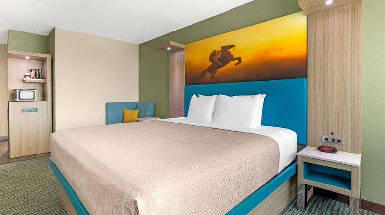<b>Quality Inn Room</b>. Images powered by <a href="https://iceportal.shijigroup.com/" title="IcePortal" target="_blank">IcePortal</a>.