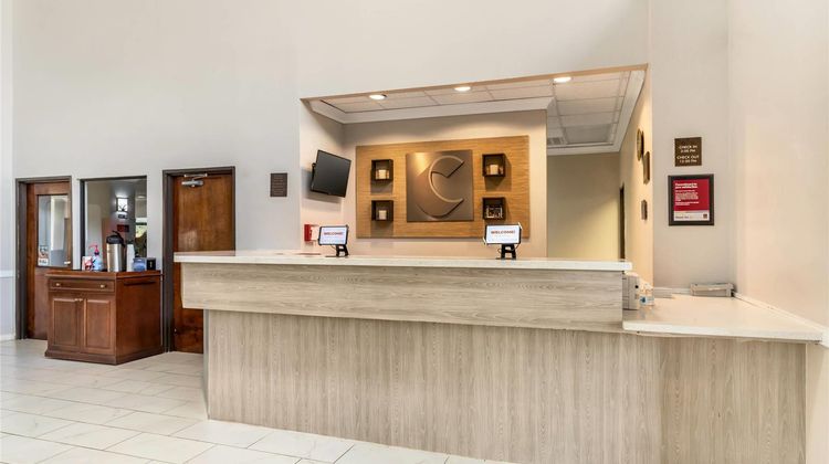 Comfort Stes Bush Intercontinental Airpt Lobby