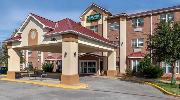 Quality Suites North/Galleria Exterior