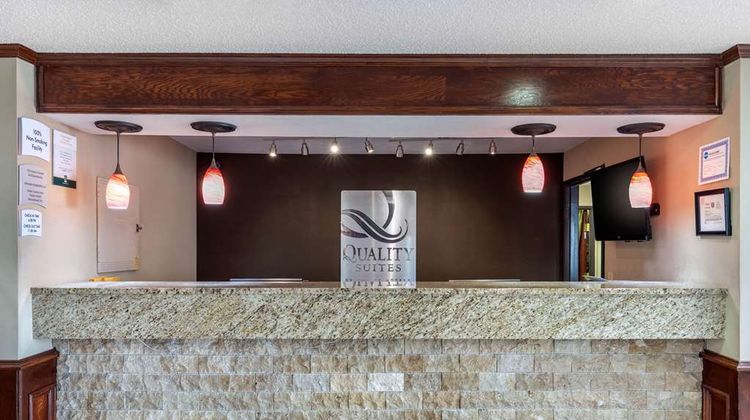 Quality Suites North/Galleria Lobby
