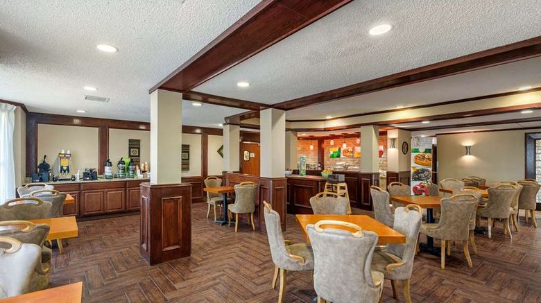 <b>Quality Suites North/Galleria Restaurant</b>. Images powered by <a href="https://iceportal.shijigroup.com/" title="IcePortal" target="_blank">IcePortal</a>.