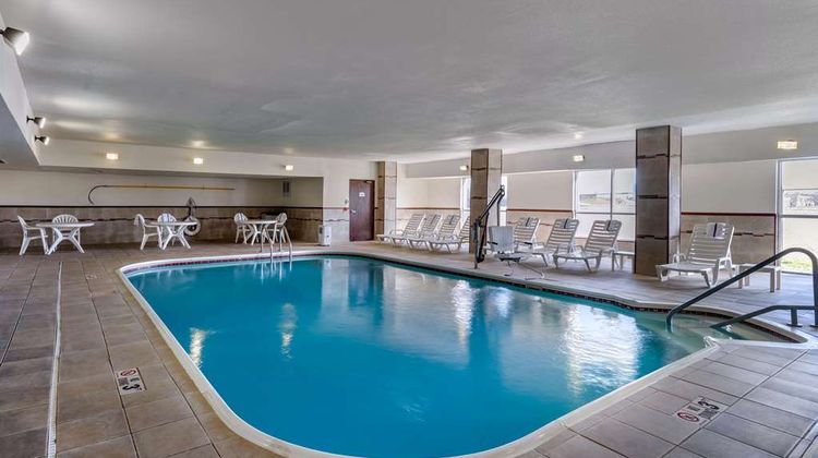 Quality Suites North/Galleria Pool