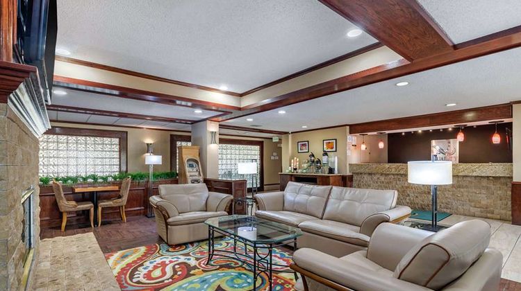 Quality Suites North/Galleria Lobby