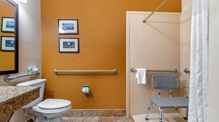 Quality Suites North/Galleria Room