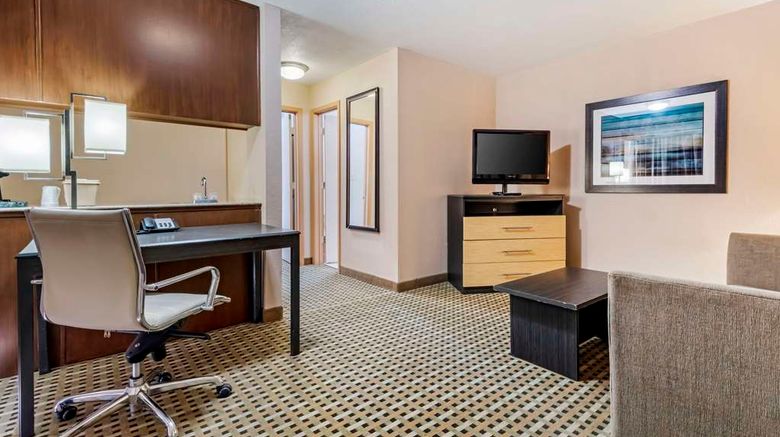 <b>Quality Inn & Suites, Amarillo Suite</b>. Images powered by <a href="https://iceportal.shijigroup.com/" title="IcePortal" target="_blank">IcePortal</a>.