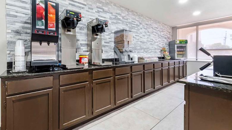 <b>Quality Inn & Suites, Amarillo Restaurant</b>. Images powered by <a href="https://iceportal.shijigroup.com/" title="IcePortal" target="_blank">IcePortal</a>.