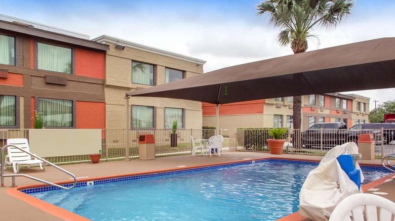 <b>Quality Inn & Suites near AT&T Center Pool</b>. Images powered by <a href="https://iceportal.shijigroup.com/" title="IcePortal" target="_blank">IcePortal</a>.